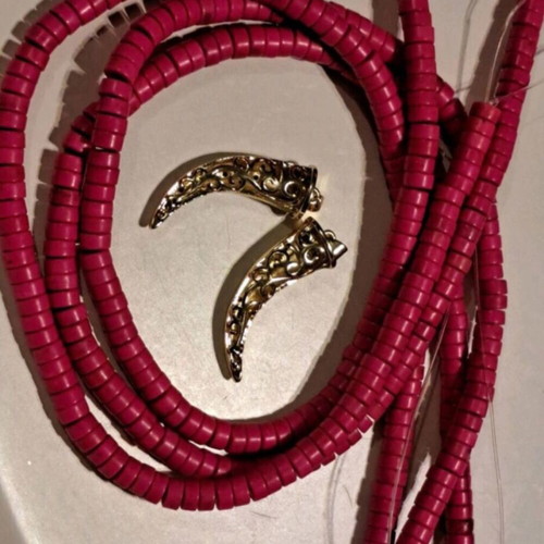Set of assorted mineral chips and glass beads, 115g