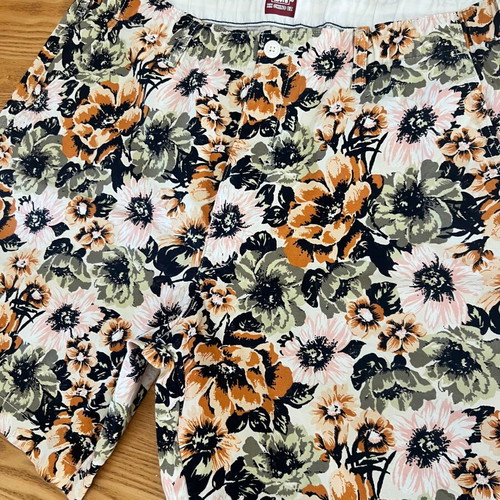 Levi's floral bermuda shorts XL like new, multicolor
