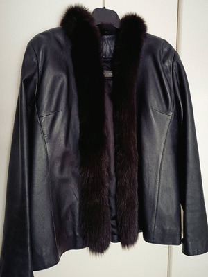 Italian leather jacket with fur like new, black