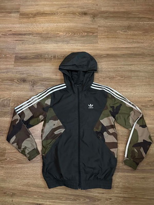 Adidas Originals Camo Windbreaker Jacket size S like new