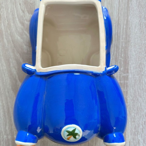 Porcelain car used in very good condition