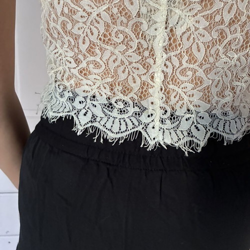 Molly Bracken Romantic Cream Lace Boxy Top Small Like New