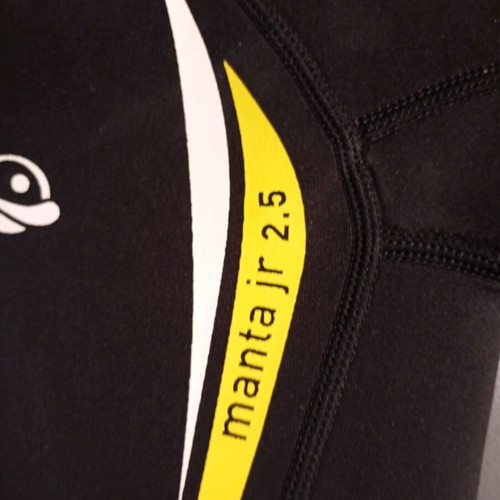 Mares Junior wetsuit 2.5cm size 2 like new for water sports