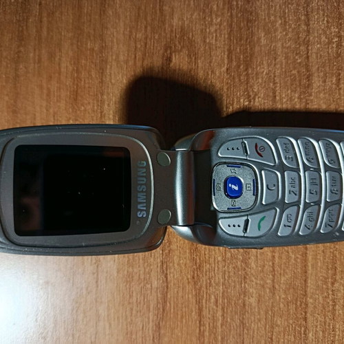 Samsung and Motorola used old mobile phones