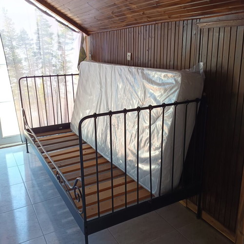 Bed with mattress like new, including slats