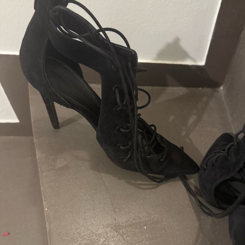 Kendall &Kylie suede pumps like new, black, size 40
