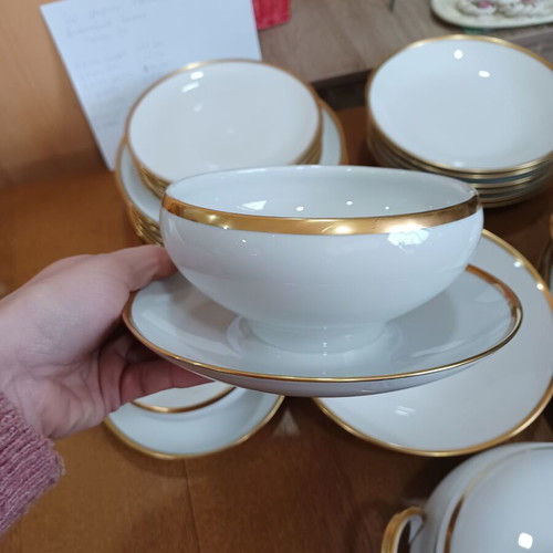 Eschenbach Bavaria porcelain dinnerware set 25 pieces with gold details like new