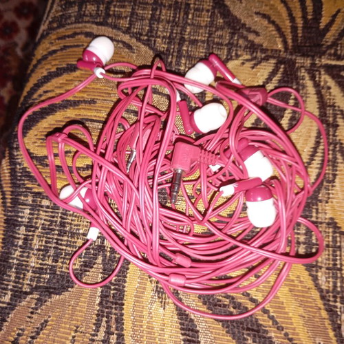 Wired in-ear headphones set of three, like new, pink with white silicone tips