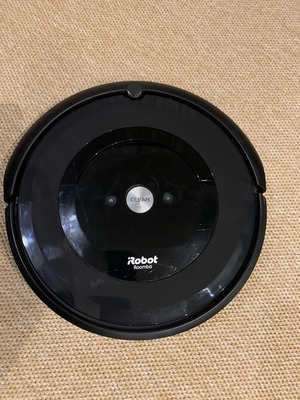 iRobot Roomba e5 robotic vacuum used