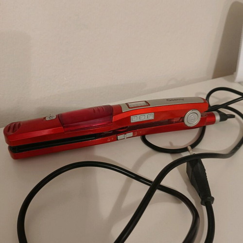 Geemy hair straightener like new with ionic ceramic plates