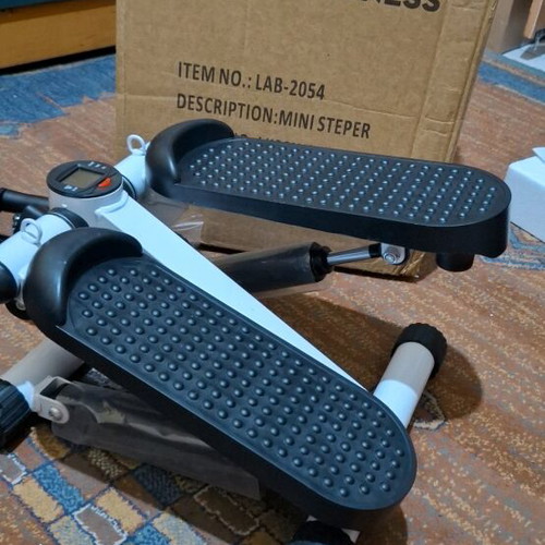 Mini stepper new with resistance bands, handles and hand straps, unused