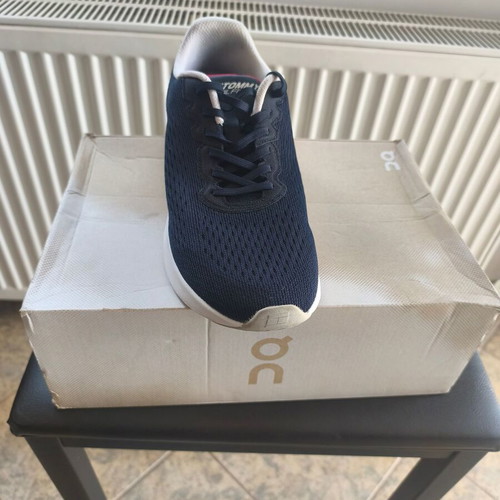 Tommy Hilfiger sneakers size 45 like new, white and blue