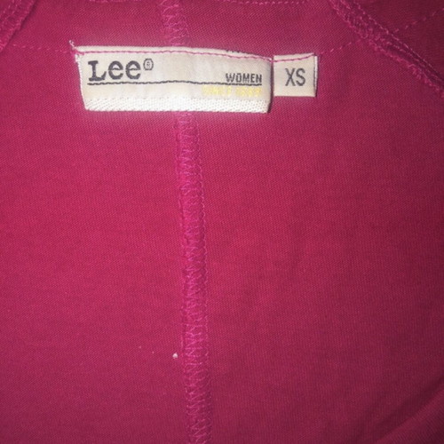 Lee T-shirt fuchsia with black print, like new