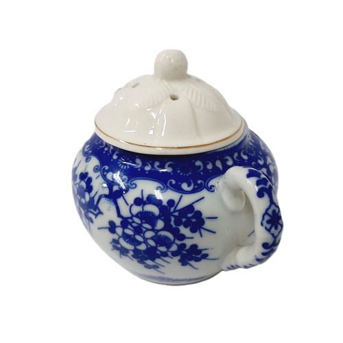 Japanese porcelain sugar bowl like new, blue and white decor