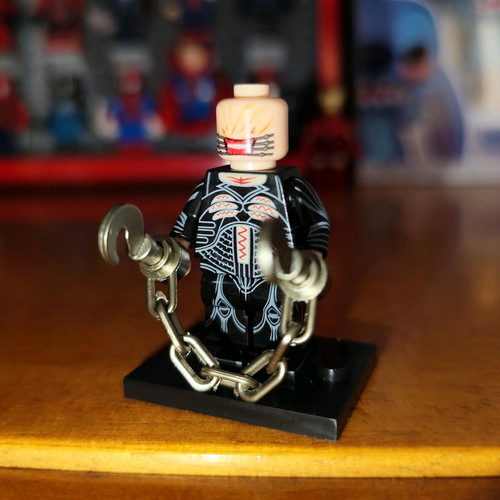 Chatterer Lego figure like new with base and accessories