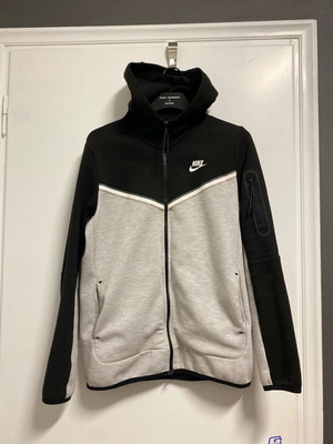 Nike Tech Fleece Jacket like new, size L, black and grey