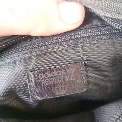 Adidas Missy Elliot Respect Me crossbody -  15,00 - Vendora.cy