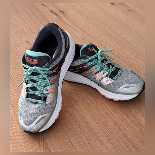 Saucony Zealot ISO 2 athletic shoes like new, size 39, multicolor