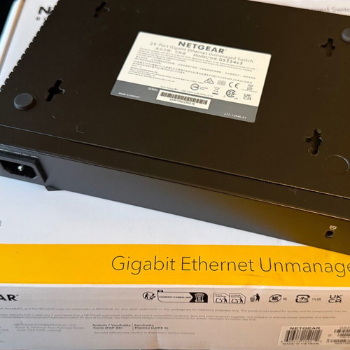 Netgear GS324v2 24-Port Gigabit Ethernet Unmanaged Switch new