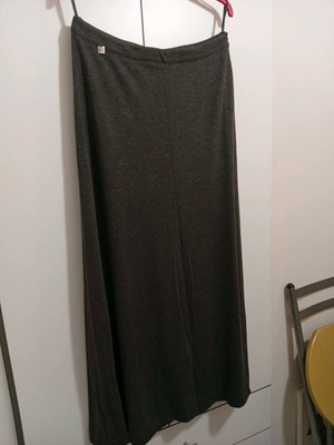 Long gray A.L.E. skirt like new, size large