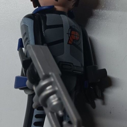 Playmobil 2 agents used