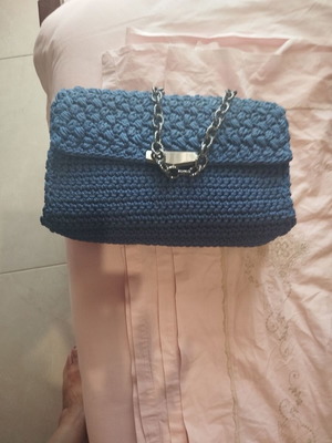 Handmade knitted shoulder bag dark blue with silver chain
