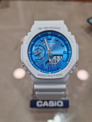 Casio G-Shock GA-2100WS-7AER Sparkle of Winter watch like new, white blue
