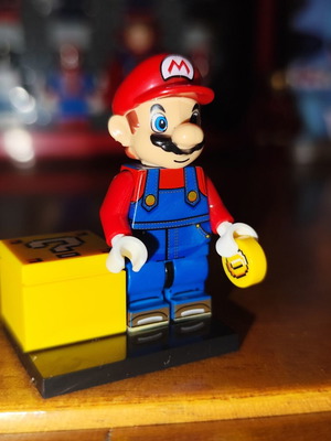 Φιγούρα Mario σαν καινούργια με βάση, κέρμα και question mark block