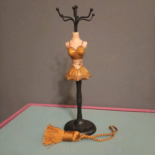 Jewelry stand like new, 15 centimeters dimensions