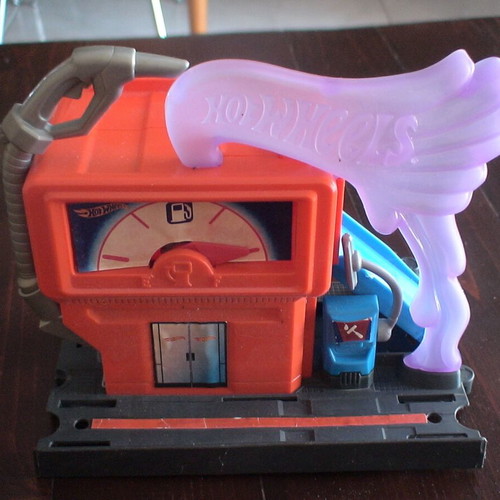 Hot Wheels City Downtown Super Fuel Stop playset, Mattel