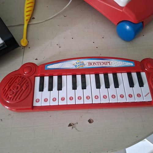 Musical children's instruments used, red one not working well