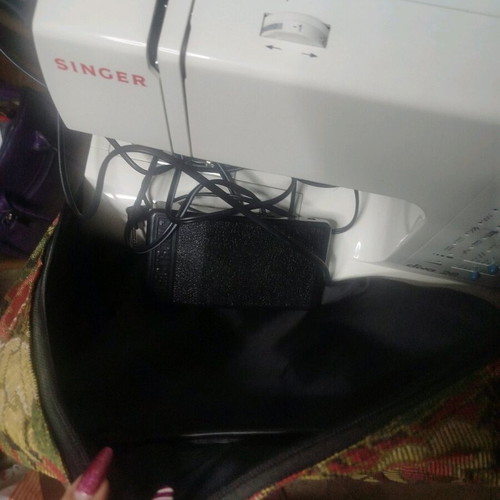 Singer electronic sewing machine like new