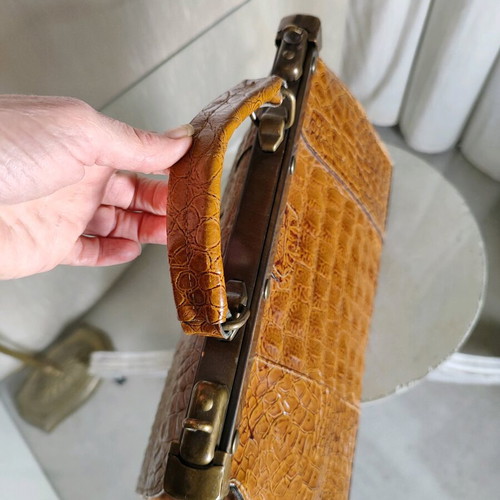 Leather vintage handbag brown like new with small defect
