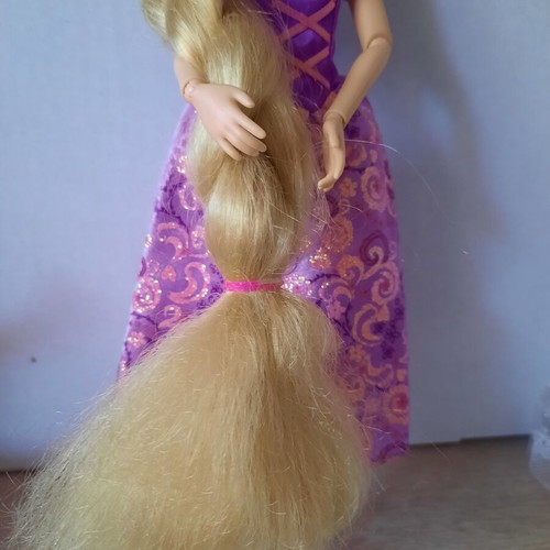 Rapunzel Disney Store doll used, classic old edition