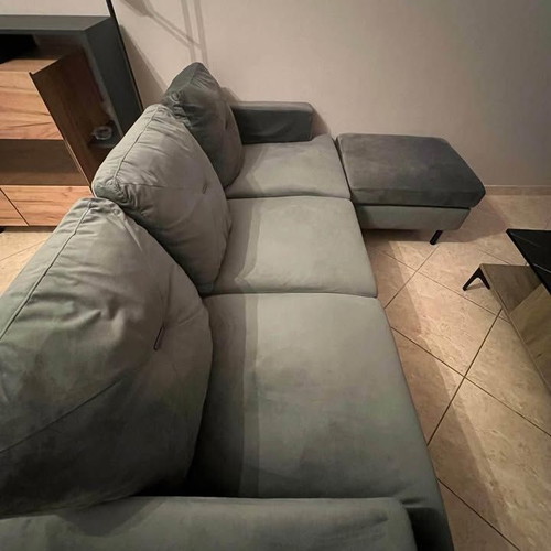 Corner sofa with removable chaise like new