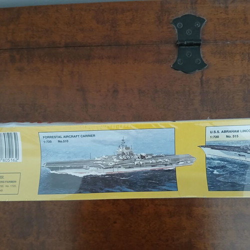 Italeri Aircraft Carrier U.S.S. Independence Model Scale 1/720 New