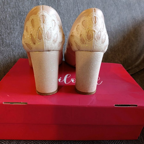 Used leather bridal pumps size 39 beige pink