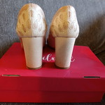 Used leather bridal pumps size 39 beige pink