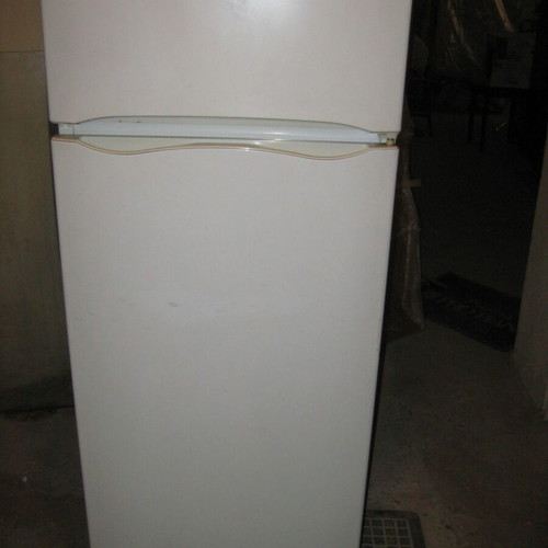 Indesit fridge freezer used, white, 200lt capacity, no frost