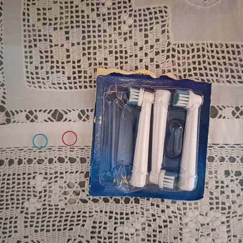 Electric toothbrush replacement heads new, set of 3