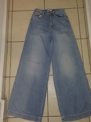 Women's denim jeans with small rips like new, size XS