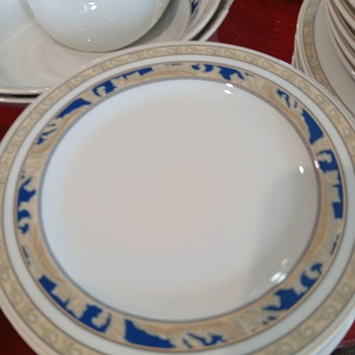 Porcelain dinnerware set new, 12-person, German