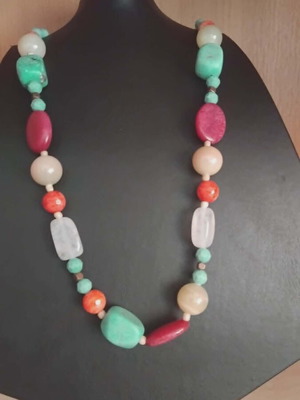 Necklace with stones like new, 27 cm length