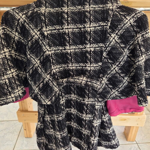Cropped coat like new, black and white with fuchsia lining and belt