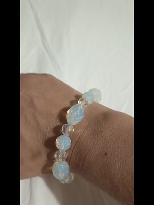 Bracelet with white beads like new