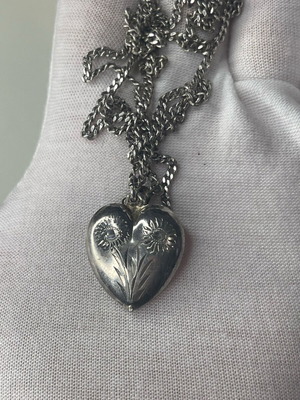 925 Silver Heart Locket Necklace like new, vintage design