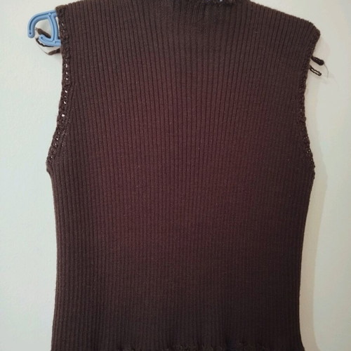 Knitted sleeveless vest with fringes like new, brown