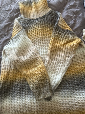 Women's multicolor sweater L/XL like new