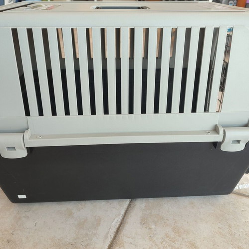 Atlas 40 Ferplast Pet Carrier new with safety lock and water bowl