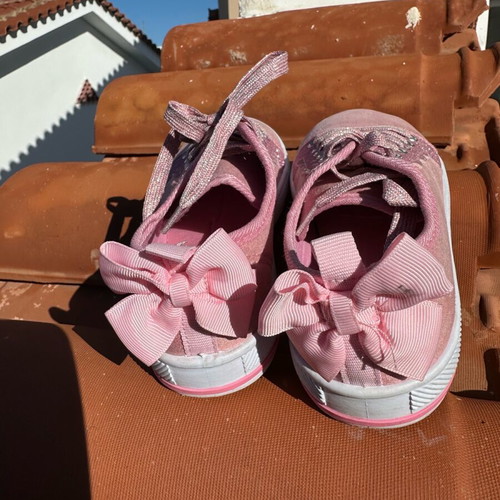 Laura Ashley girls canvas sneakers like new, size 32, pink